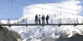 MT COOK hooker valley suspension bridge