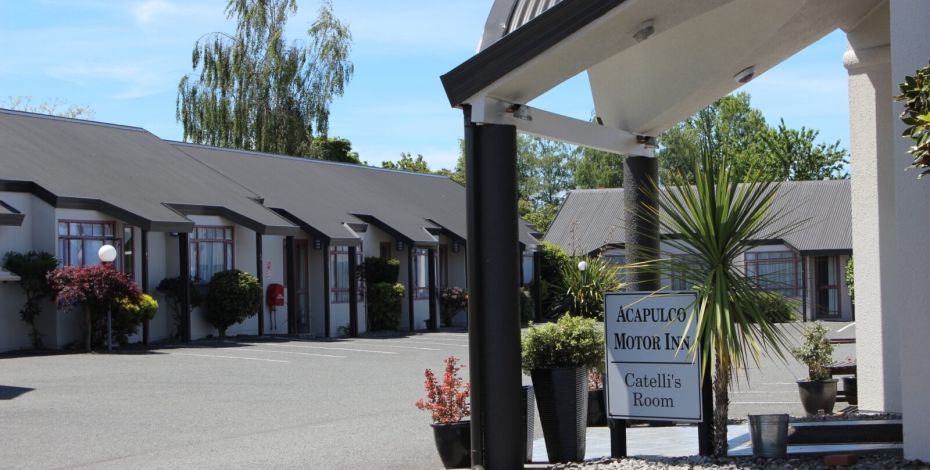 Stray中文游酒店北岛陶波湖Quality Inn Acapulco室外环境