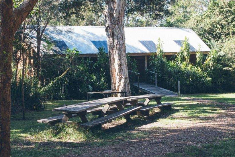 2 Surfside Backpackers 4 1200