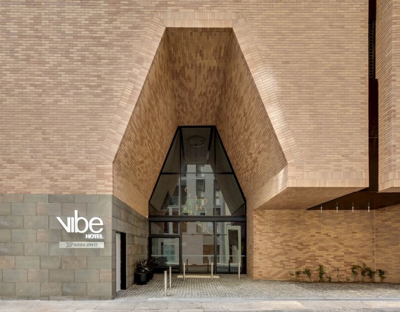 vibe hotel sydney darling harbour exterior 03 2019 min