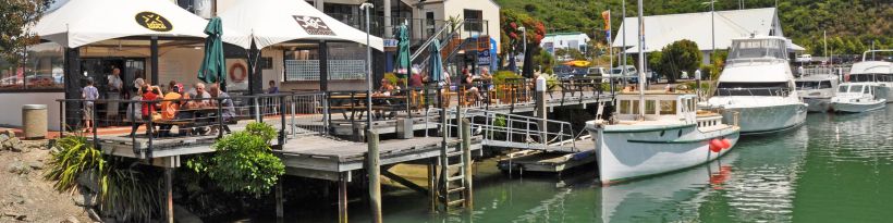 Jolly Roger Marina Bar - Waikawa Marina
