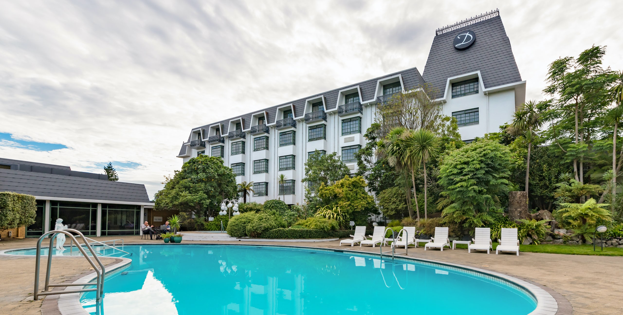 Stray NZ Accommodation: Distinction in Rotorua
