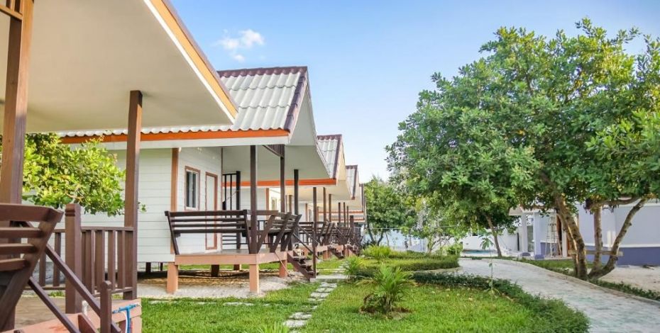 24 25 SEA Accommodation Koh Rong Bungalows