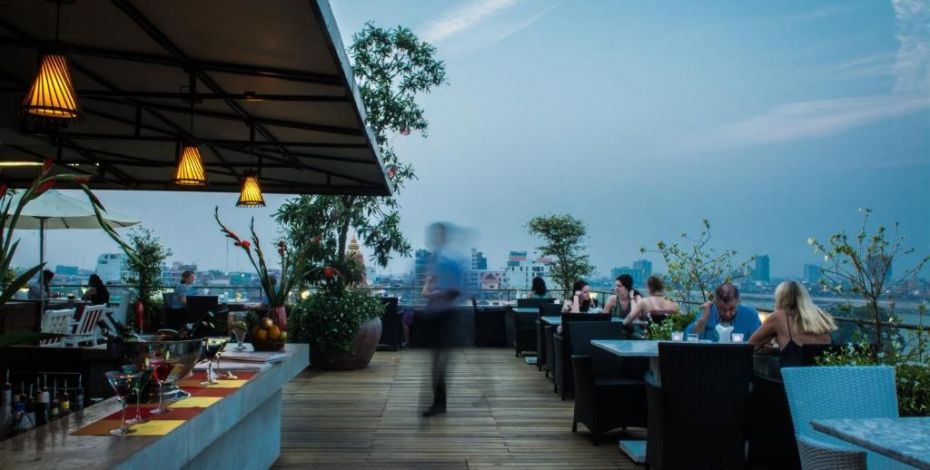 24 25 SEA Accommodation Phnom Penh Rooftop Bar