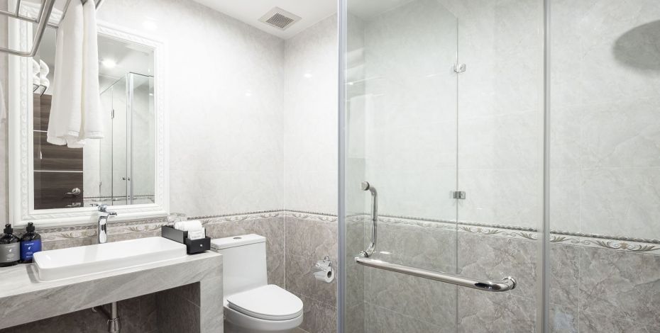 24 25 SEA Accommodation Vientiane Bathroom