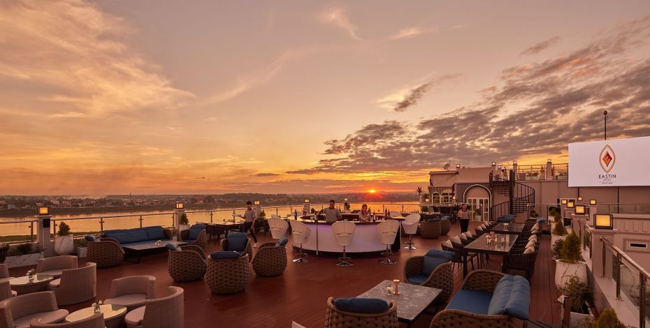 24 25 SEA Accommodation Vientiane Sky Bar