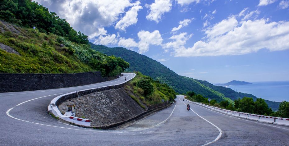 24 25 SEA Highlight Hai Van Pass