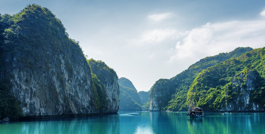 24 25 SEA Highlight Halong Bay Lagoon