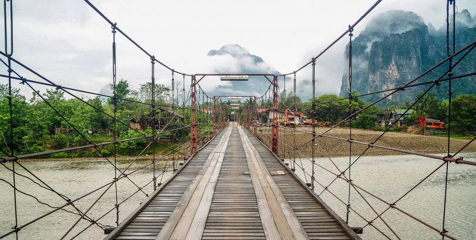 24 25 SEA Highlight Toll Bridge Vang Vieng