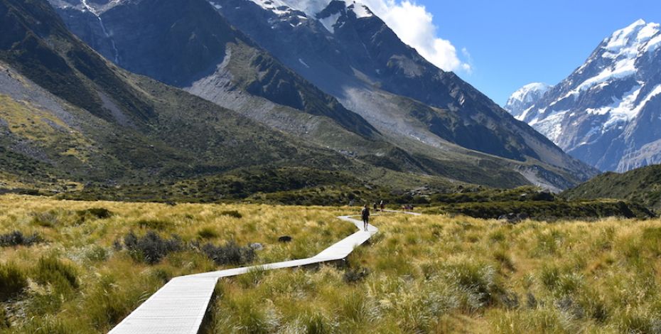 Mt Cook - The Hooker Valley Track’s iconic boardwalk
