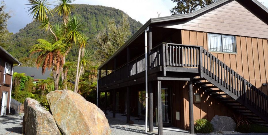 Stray NZ Accommodation Rainforest Motel 4
