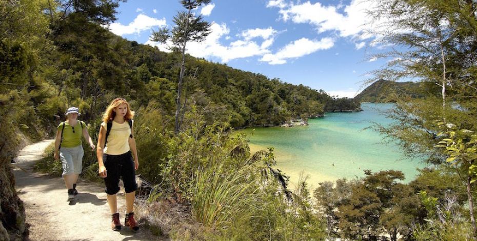 abel tasman sailing hike