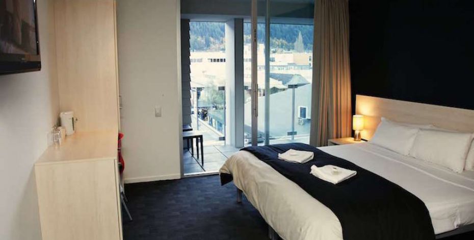 nomads queenstown room