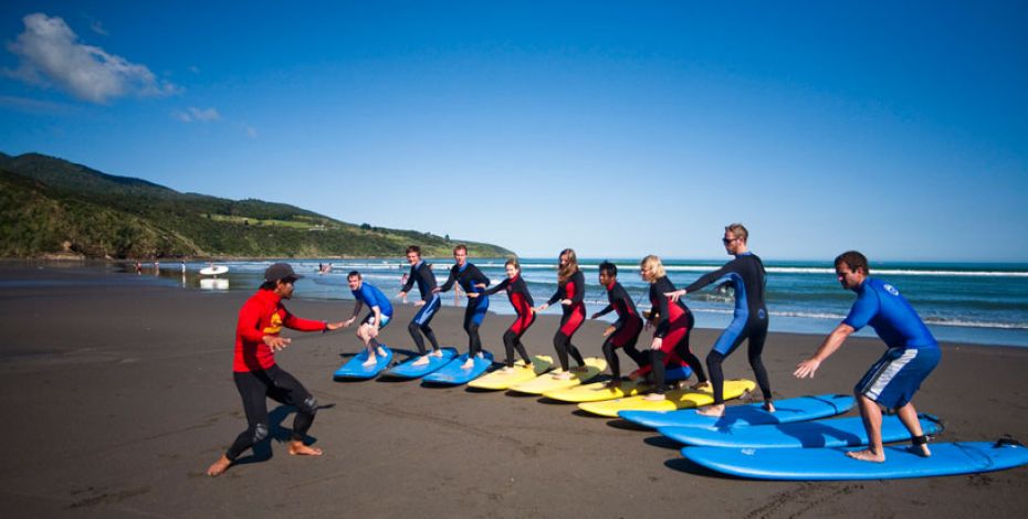 raglan surfing school lesson