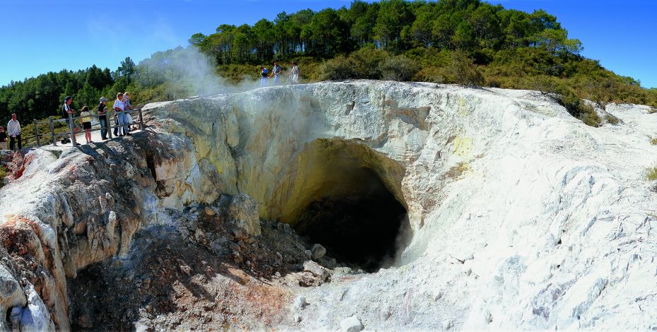 rotorua wai o tapu rainbowcrater