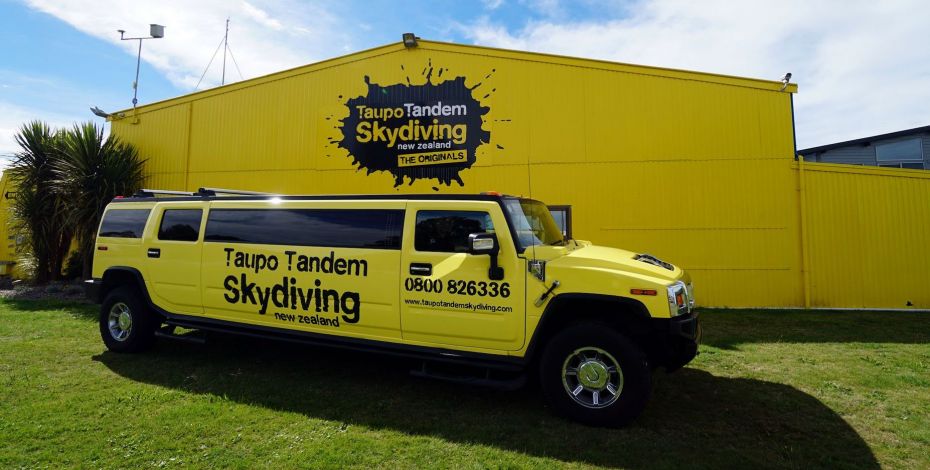 taupotandemskydiving limo