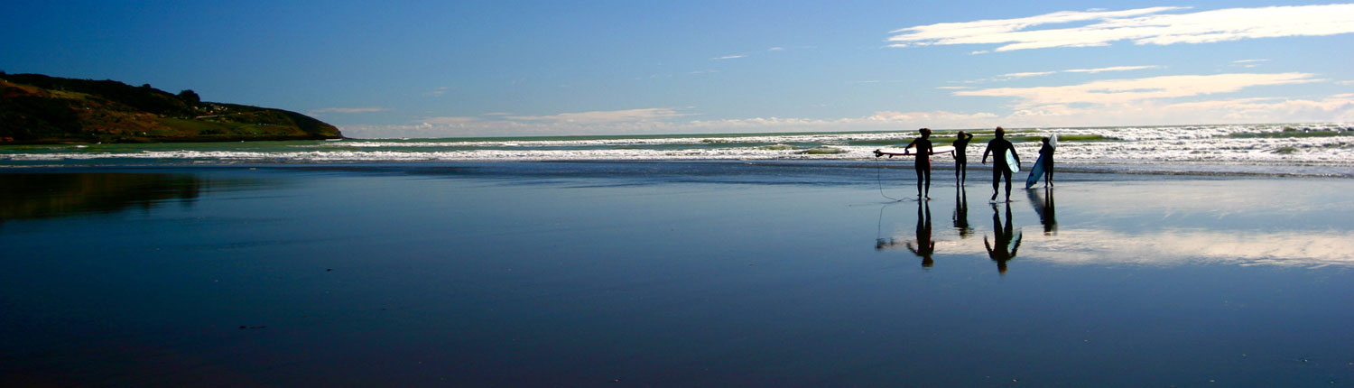 Raglan Beach - Learn to Surf