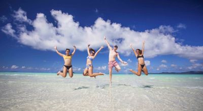 STRAY AUS Whitsundays jump for joy