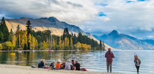 queenstown lake straynz thumb