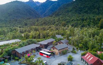 franz josef rainforest retreat straynz thumb