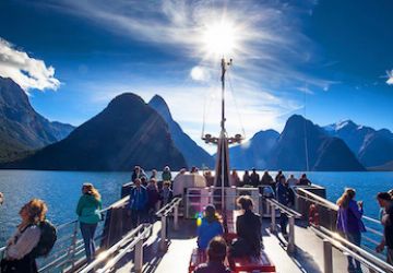milford sound boat cruise straynz thumb
