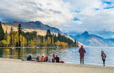 queenstown lake straynz thumb